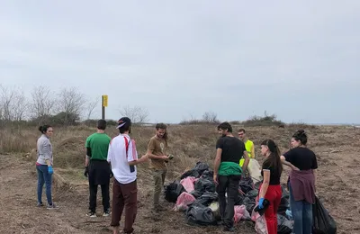 Cleanin' March 2023: l'evento ecologico che ha riunito comunità, arte e impegno per l'ambiente all'Isola di Sant'Andrea di Marano Lagunare.